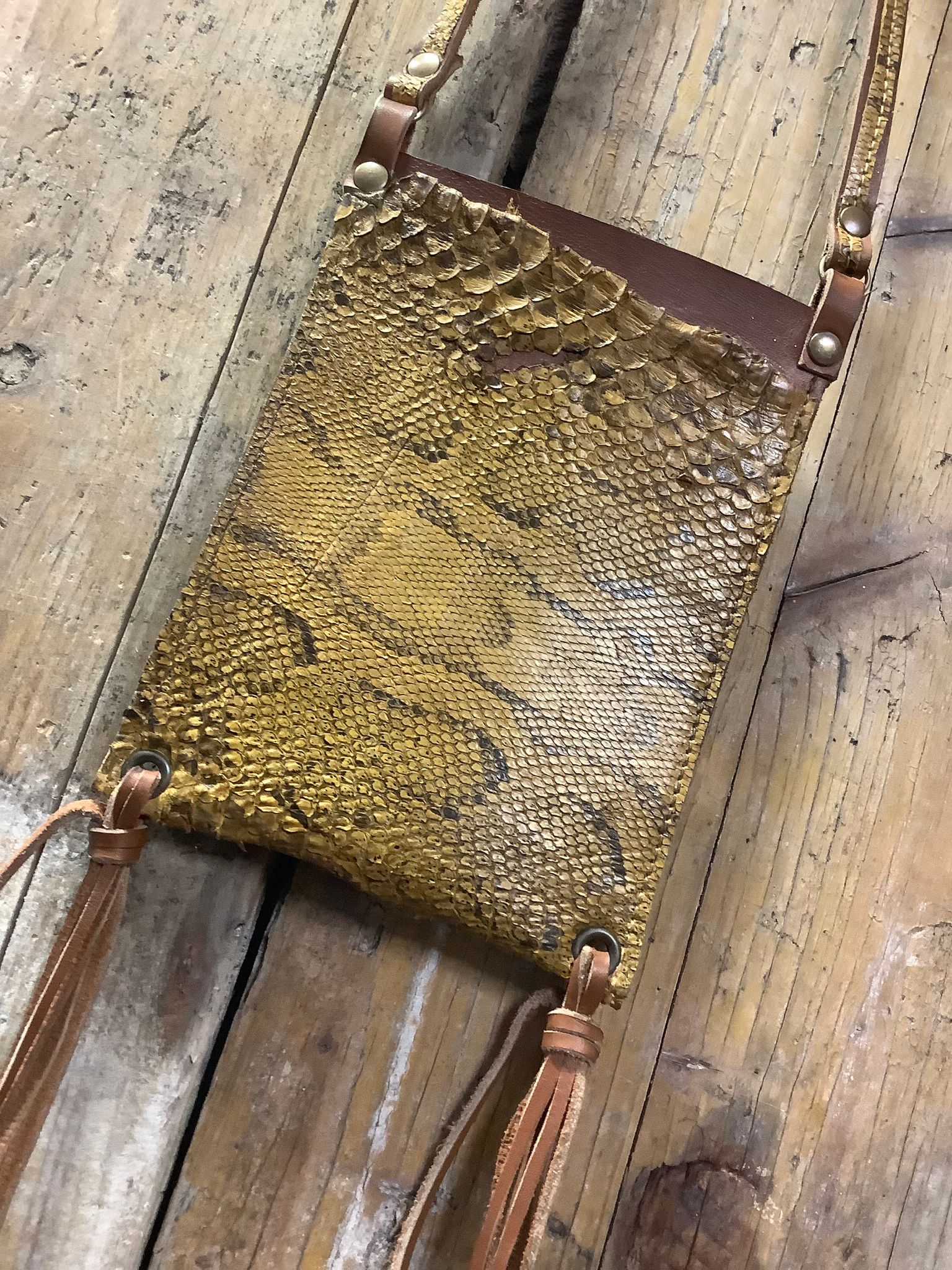 Pochette Portable Cuir Moutarde Iguan