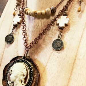 COLLIER RAINA CAMEE BEIGE