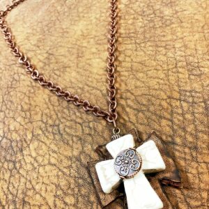 COLLIER SKYLER CUIR ET CROIX HOWLITE