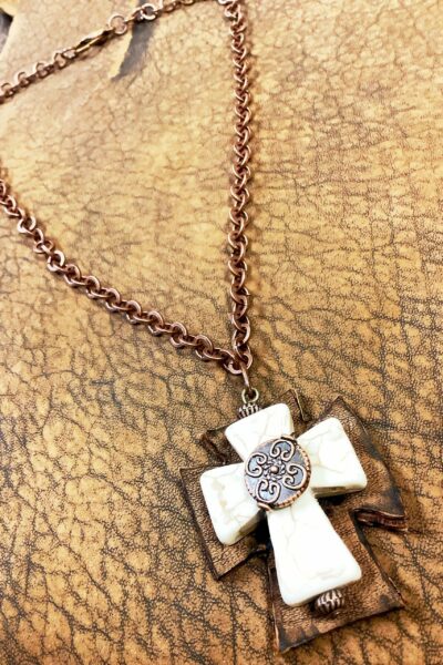 COLLIER SKYLER CUIR ET CROIX HOWLITE