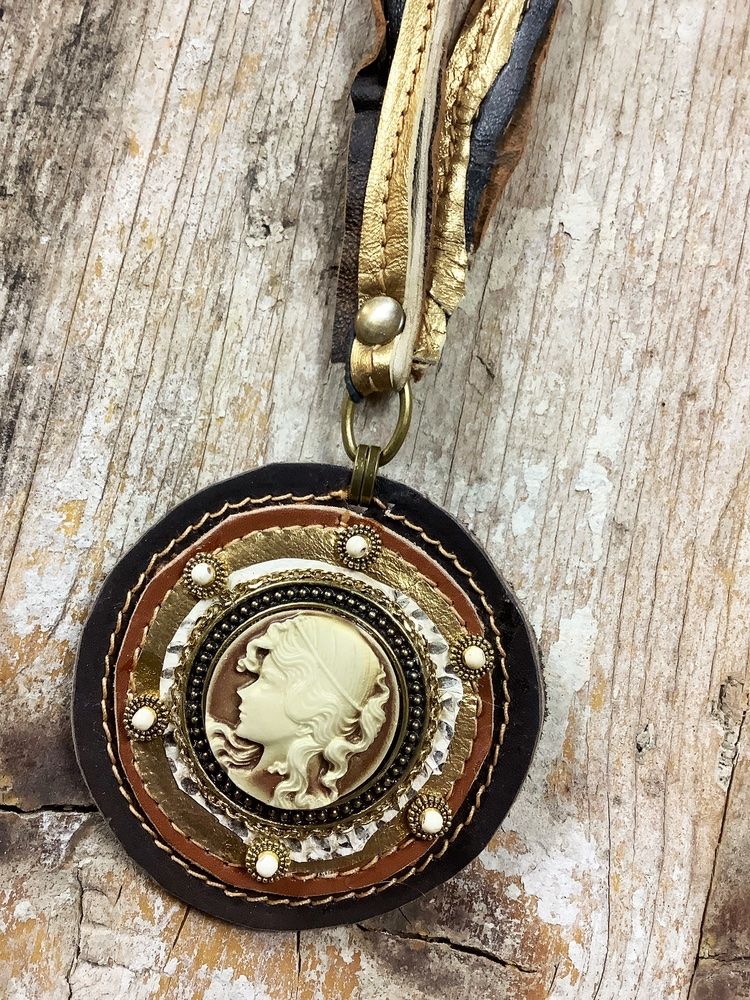 Grand Sautoir Vintage Avec Médaillon - Laiton Doré, Style élégant, Pendentif Rond