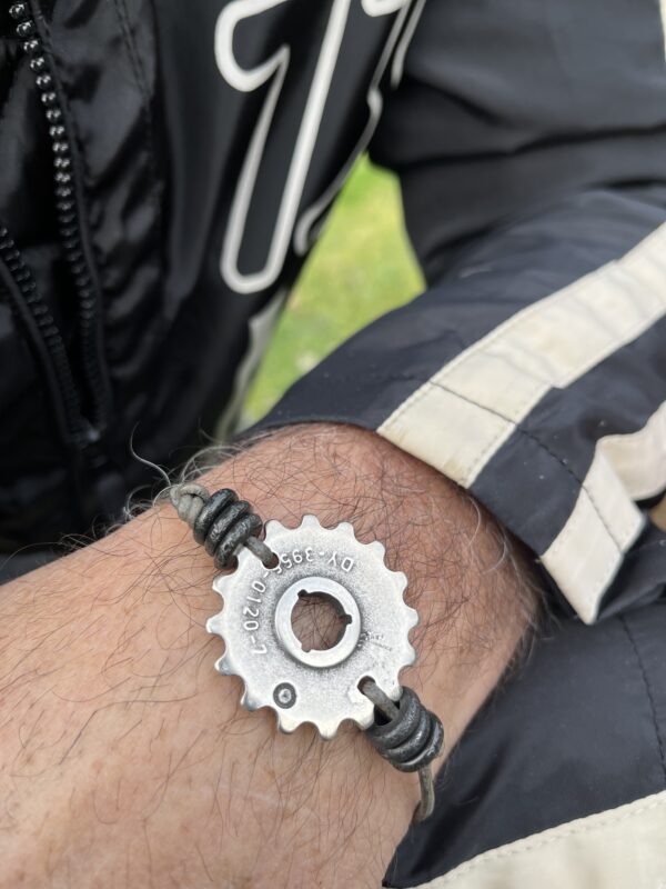 Penna bracelet porté