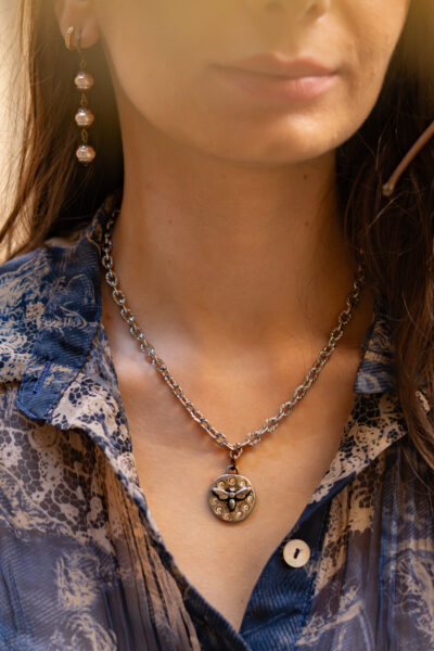 COLLIER BEE ARGENTÉ