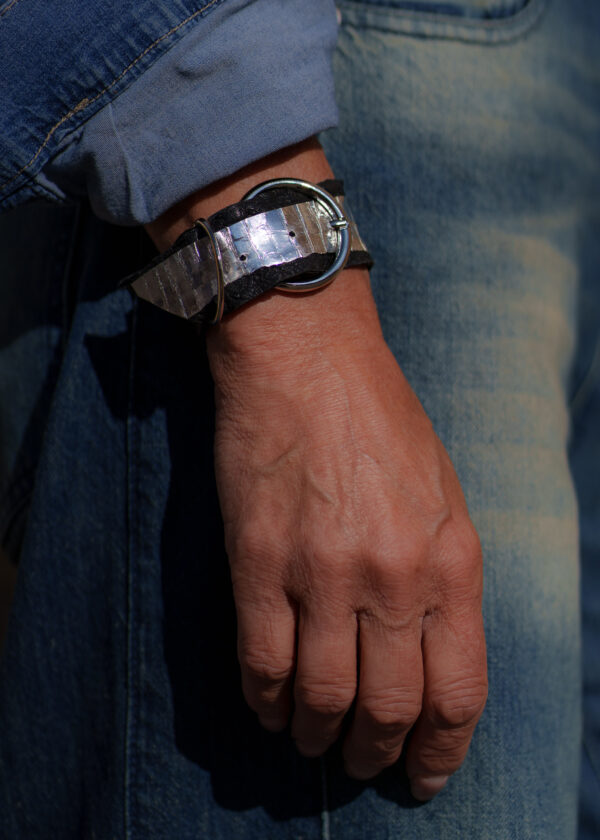 Iguan noir argenté manchette