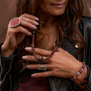 Flamme collier + Lagona tilapia bague + Guapa croco bague + Grenat bracelet + Louise rouge bracelet