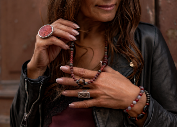 Flamme collier + Lagona tilapia bague + Guapa croco bague + Grenat bracelet + Louise rouge bracelet
